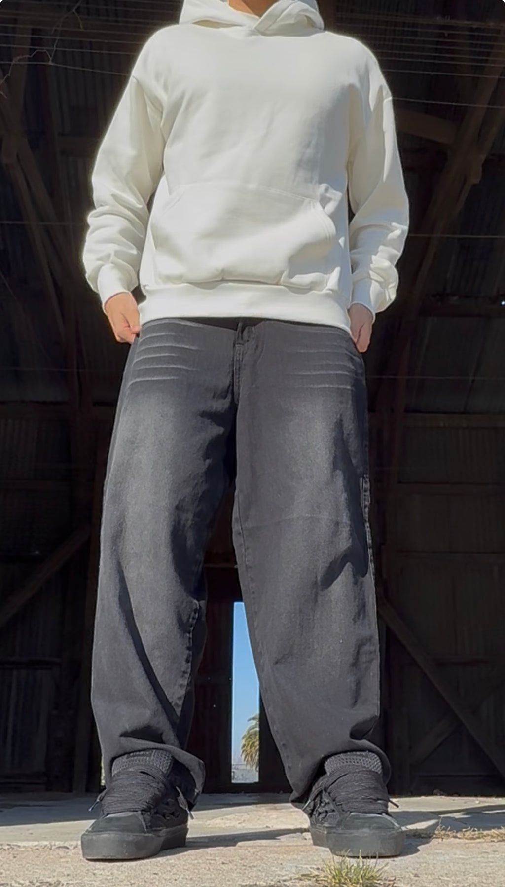 Outfit Vosse Essential Urban Sand (Jean + Hoodie + Remera Over)